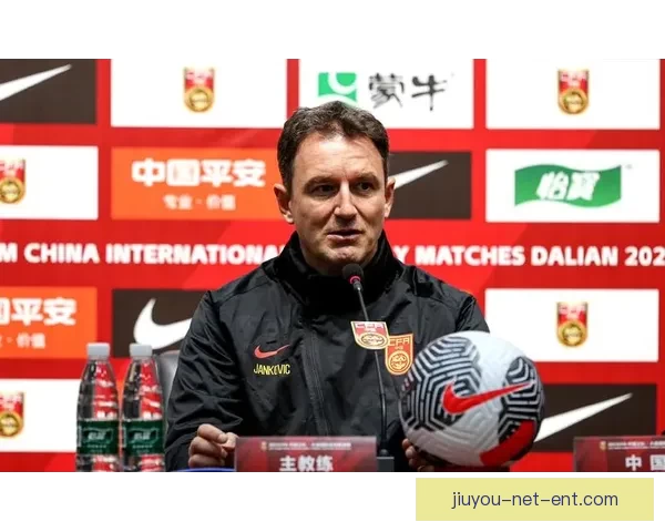 2026世界杯球员阵容大揭秘 新星崛起与老将退役的赛场传奇